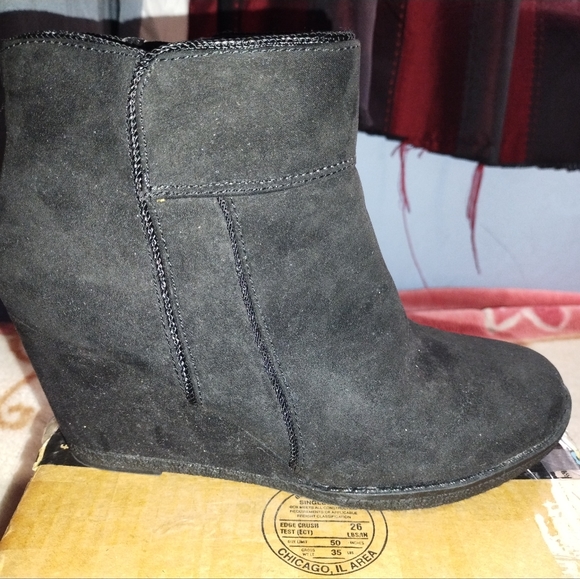 Boot - Picture 2 of 2